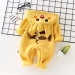 Surpyjama Pikachu pour nouveau-né sous forme de combinaison avec capuche_5
