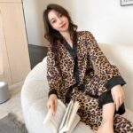 Surpyjama de luxe en polyester pour femme à col V_12